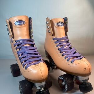 Moxi Lolly Roller Skates – Apricot (Peach) – Women’s Size 7